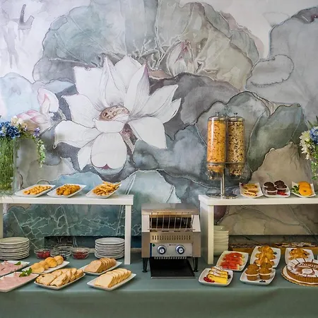 Ariston Hotel 4*