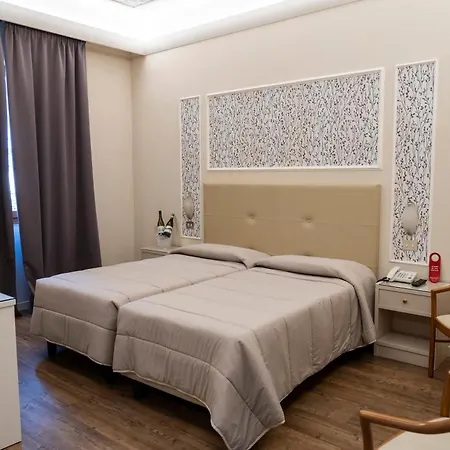 Otel Ariston & 4*