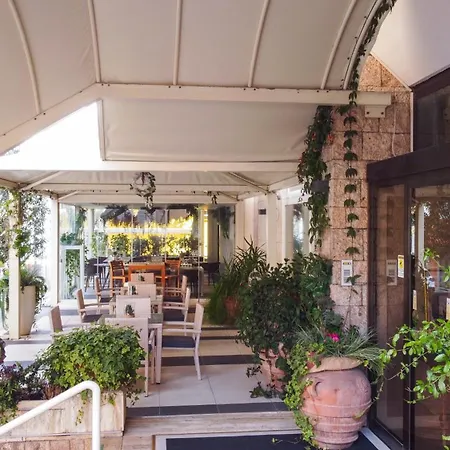 Hotel Ariston & 4*