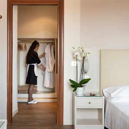 Ariston & Hotell